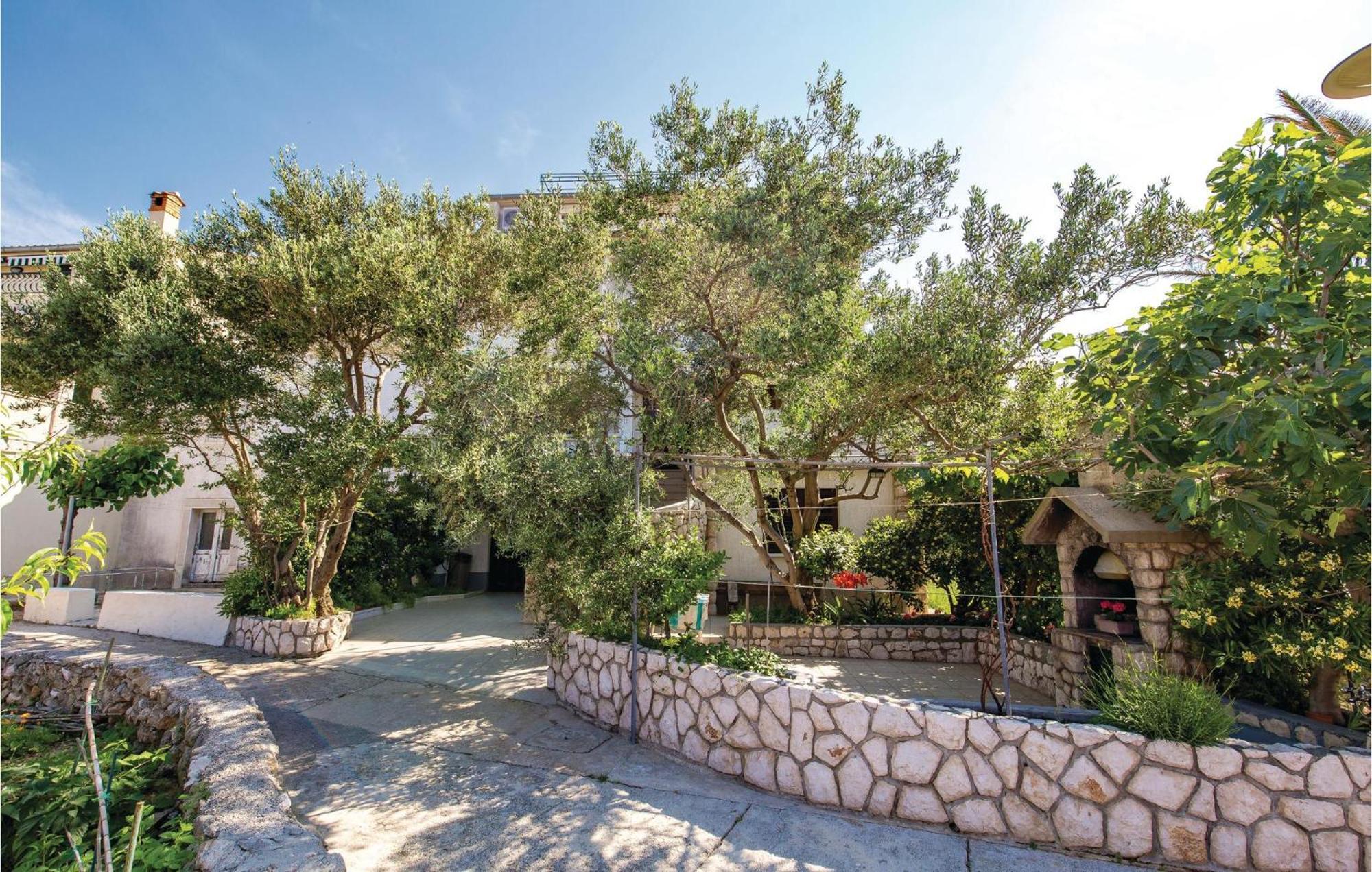 Stunning Apartment In Barbat-Rab With Wifi Barbat na Rabu Luaran gambar
