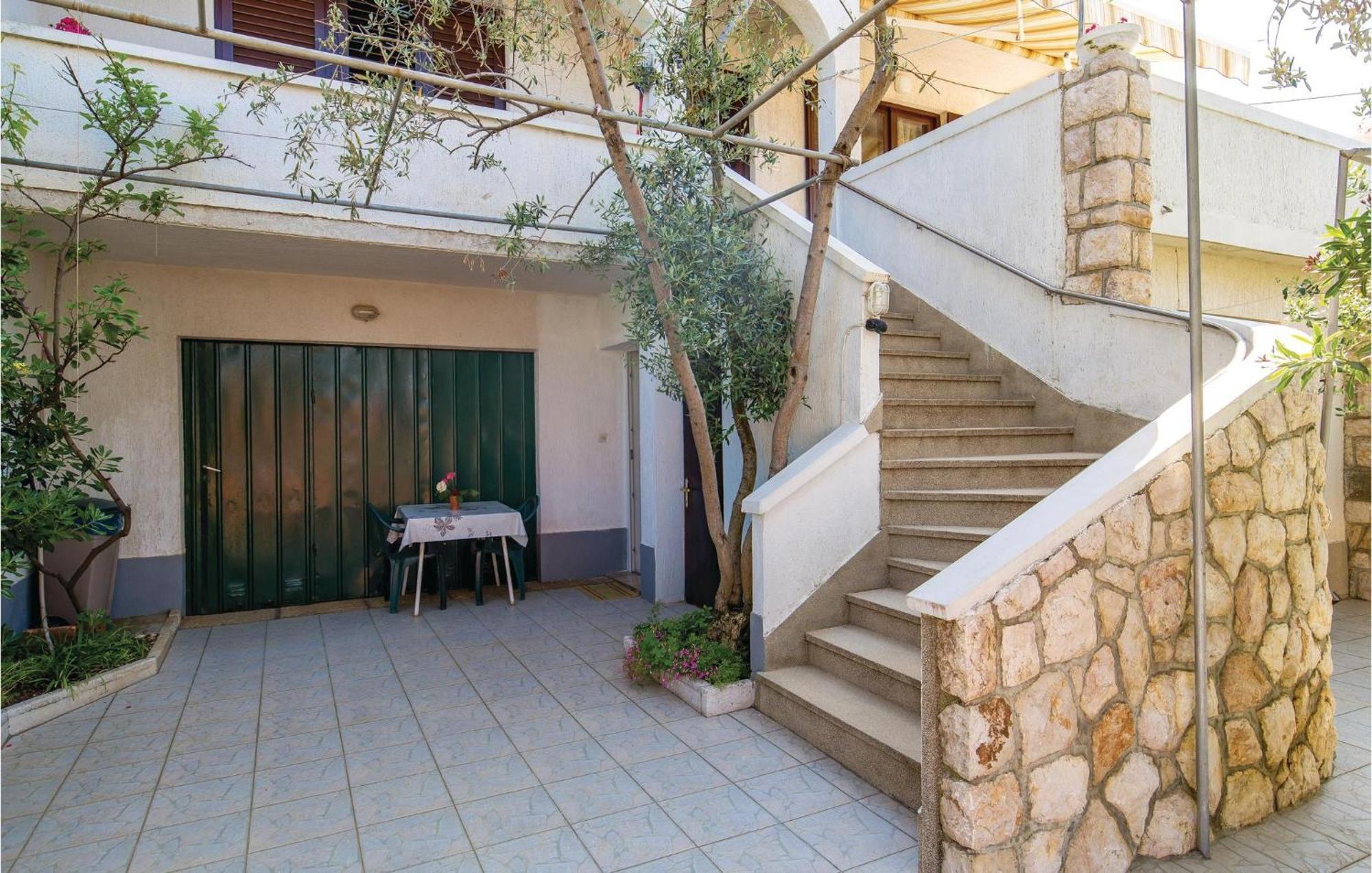 Stunning Apartment In Barbat-Rab With Wifi Barbat na Rabu Luaran gambar